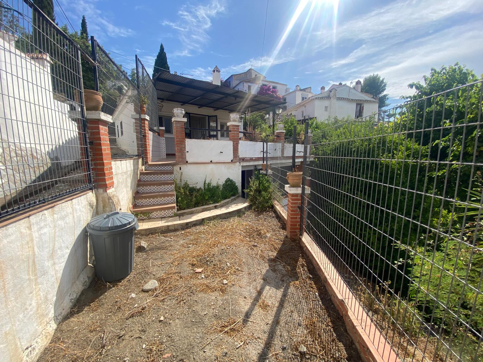 Gated side access